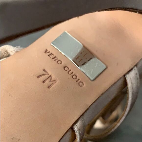 Badgley mischka heels  - Picture 5 of 6